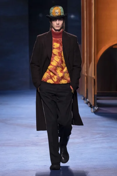 Look 11